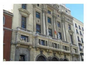 UGT exige Méndez de Vigo que revierta recortes educativos