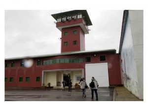 Dos funcionarios salvan vida presos Teixeiro